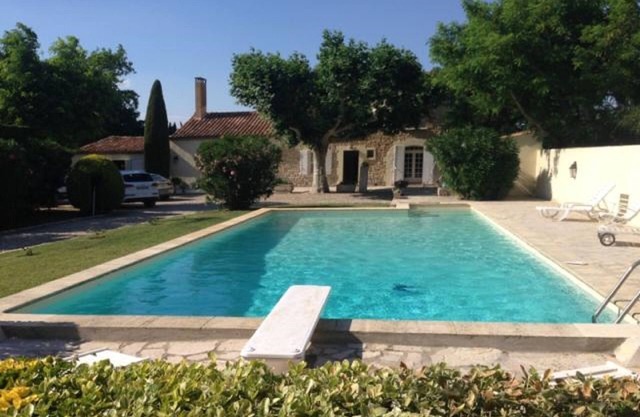 MAS with swimming pool 5 minutes from Saint Remy de Provence