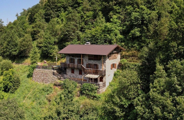 Maso Tòttn mountain chalet with views of the Dolomites