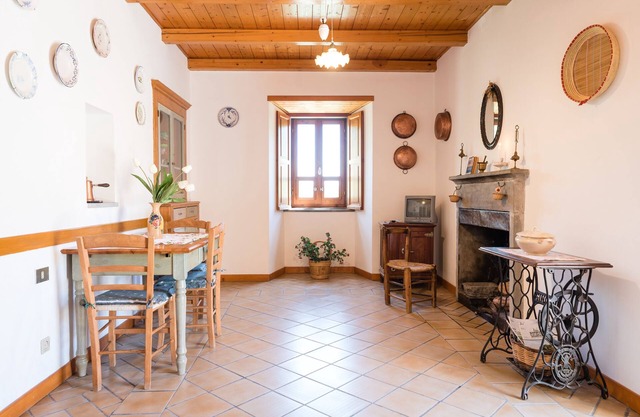 Masseria Acquasalsa Agnone Masseria in pietra Aia family apartment