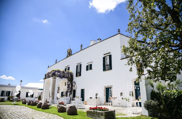 Masseria with swimming pool in Valle d'Itria