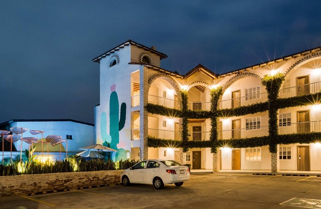 Master Suite Near the Beach: Pool+Jacuzzi+Bikes