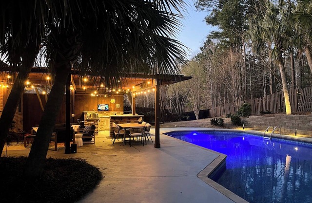 Masters Retreat - 3 Bed, Pool, Outdoor Kitchen, & Home Gym