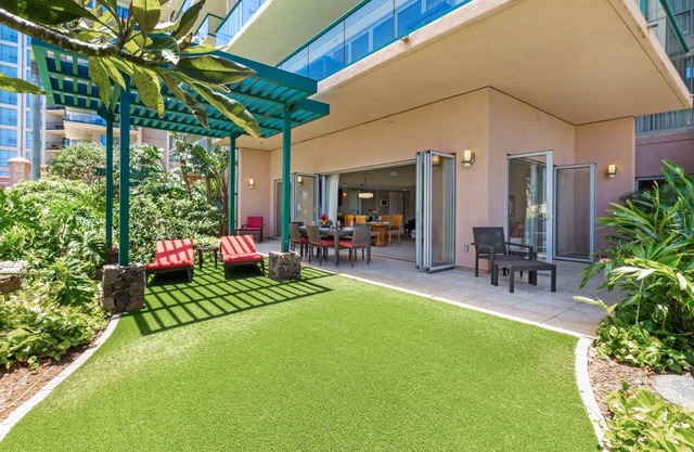 Maui Resort Rentals: Honua Kai – 6 Total Bedrooms, Groundfloor Residences, Over 3500 Combined Sq. Ft., Large Lawn Areas, Steps to Pools/Beach/B.B.Q.s!