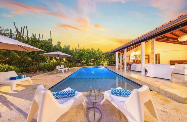 Maxwell Luxury Home - Poolside Living by Lucha