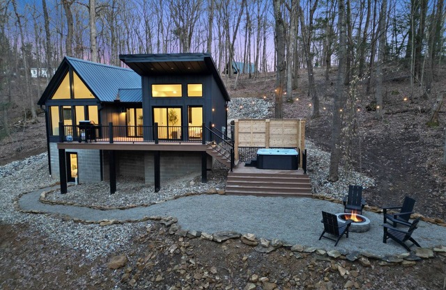 Maynard's Retreat | Hocking Hills