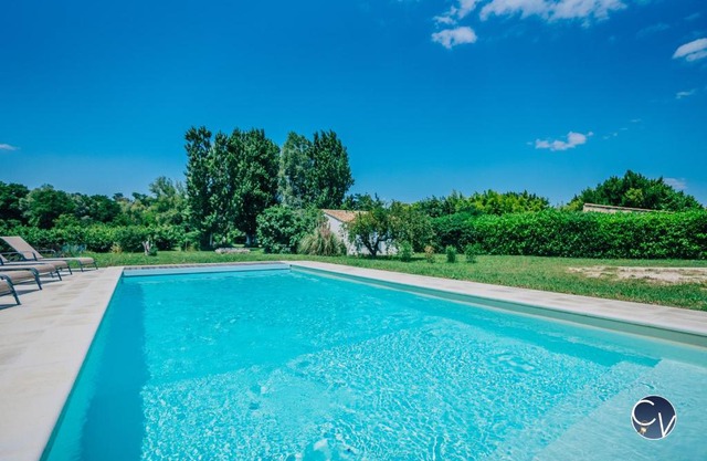 Mazet au calme -Piscine privée-Grand jardin arboré