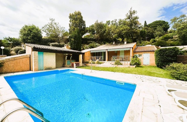 Mazet for 6 people with private pool in the Valcros domain in La Londe les Maures