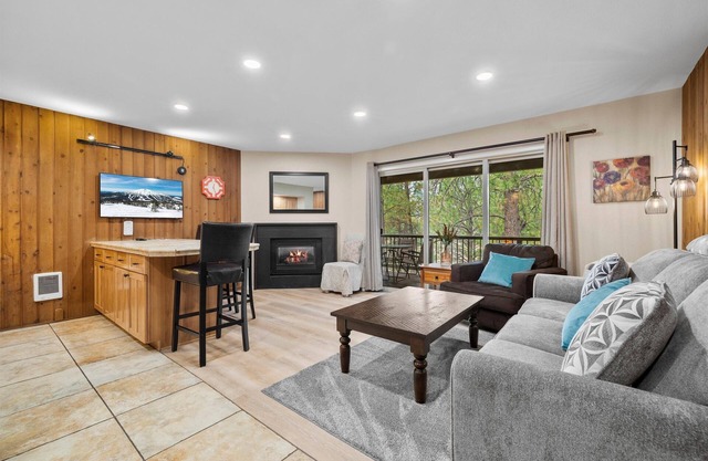 MBV 109 | Mt Bachelor Village Resort, pool hot tub