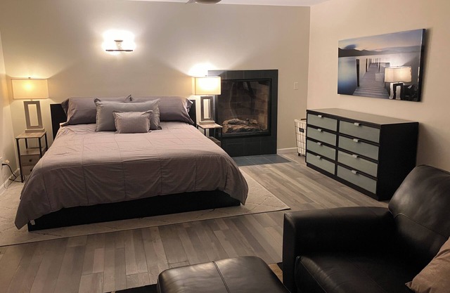 McCormick Ranch House w/Private Resort Pool, BBQ, Patio Heater, Utilities incl.