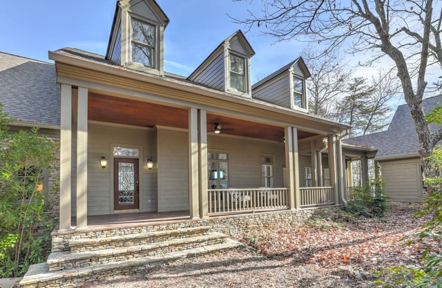 McElroy Manor - Luxury and comfort in Big Canoe!