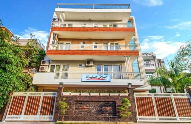 Medical friendly 2 BR near Fortis Parfait Street