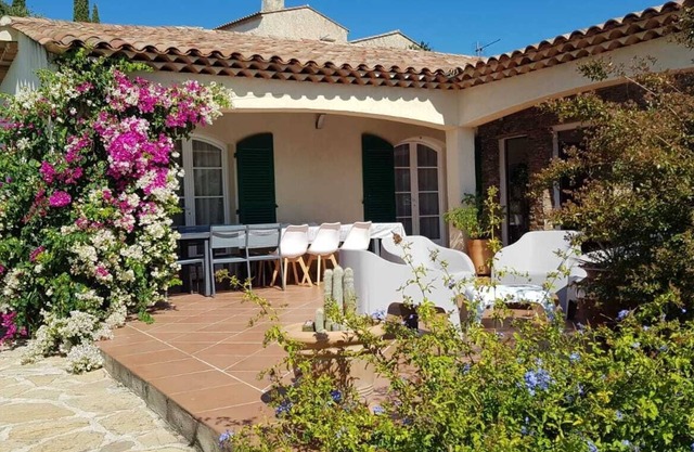 Mediterranean Villa 3 bedrooms 2 bathrooms, swimming pool and garden