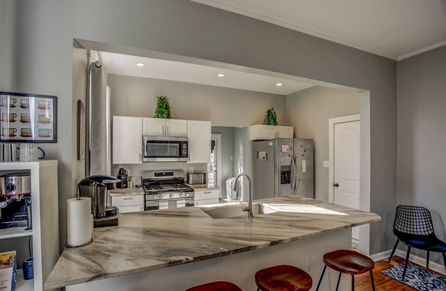 Memphis Home of the Blues 5 Star,1mi. to downtown, midtown. Gated, FREE parking