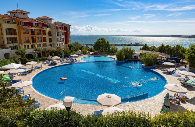 MENADA * Marina Cape * Family studio with pool view