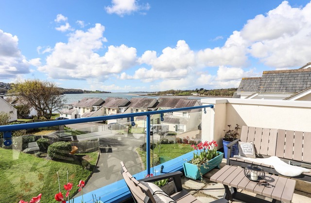 MENAI VIEW, family friendly, country holiday cottage in Y Felinheli