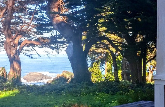 Mendocino's Historic McCloud House Headland Views on the Edge of the Village