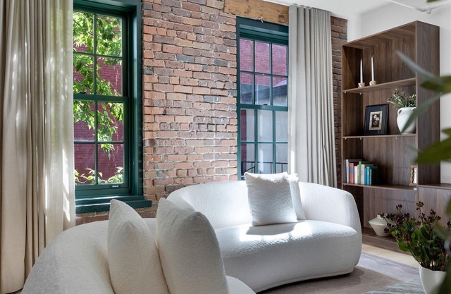 Mercer-2 Bedrooms 2bath- Free parking