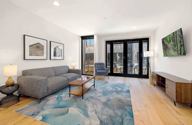 Meridian - Trailhead Mews - Optional BlakeSt Access