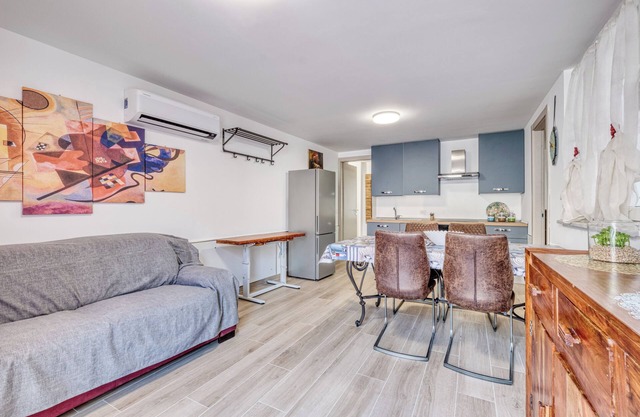 Merlo D - town center & private parking, Ceriale, Italy