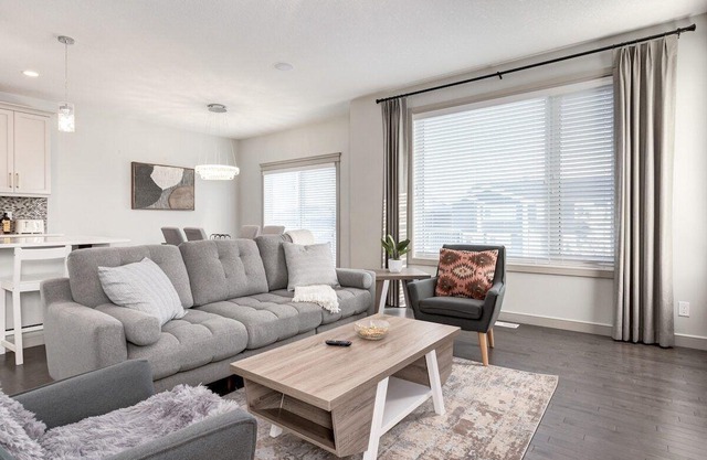 "Merlot" 3 Bed Family Evanston Home