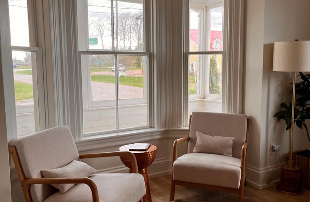 Mermaid Cove | Cozy Room with Ensuite | Sunset Views of Main St. | Sleeps 2