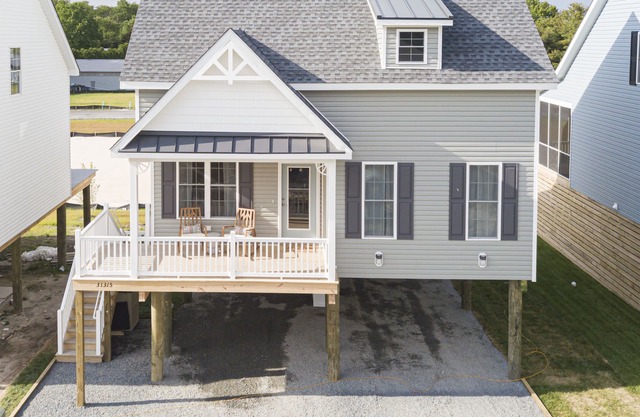 Mermaid Salt Air Sea Cottage - Beaches, Boardwalk, and Dining!