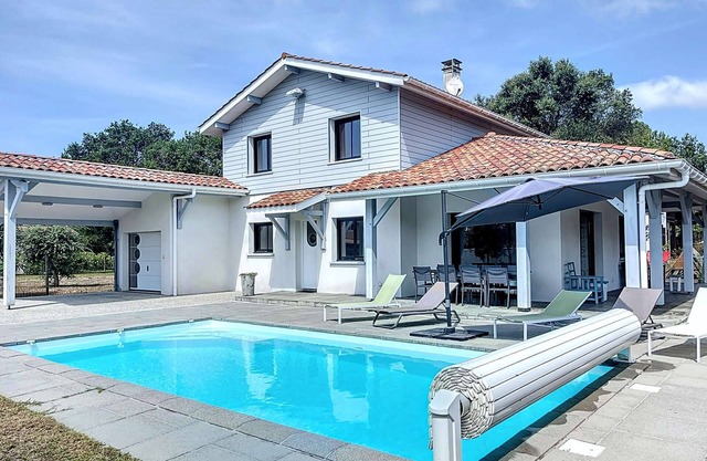 MESSANGES, VERY NICE 4-BR VILLA WITH SWIMMING POOL