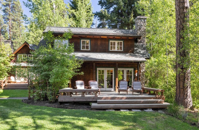 Metolius River Resort Cabin 1 Luxurious cabin on the Metolius River w/fireplace