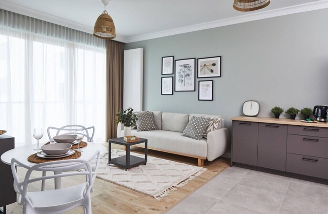 Metro Imielin 8th Floor Apartment