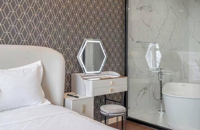 Metropole Skyline | Family Stay with Pool & Gym