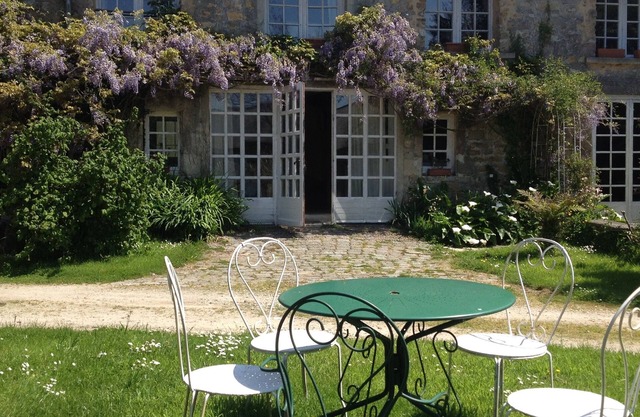 Mews Cottage within the grounds of Chateau Le Mont Epinguet