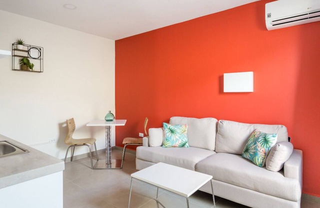 Mi Casita Apartment T3- 1BR 1BA 5 min 2 Palm Beach