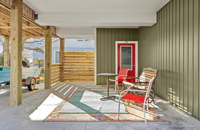 Mi Faro 1 Bedroom Duplex by RedAwning