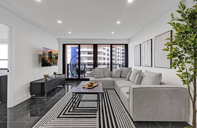 Miami Beach Paradise | 4BR Stylish condo with Resort Perks 1007