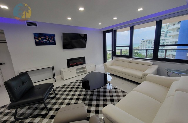 Miami Beach Spacious 3-Bedroom Condo with Ocean View - 10E
