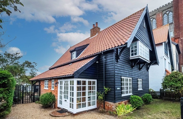 Micawbers - sleeps 6 guests in 3 bedrooms
