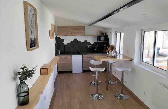 Micro maison Lyon 8/Parking/Terrain de pétanque