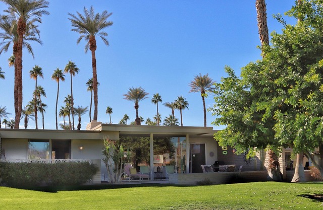 MID CENTURY MODERN IN INDIAN WELLS
