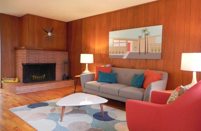 Mid-Century Modern w/Garage Close to Amenities & 3 Miles to Autzen/UO!