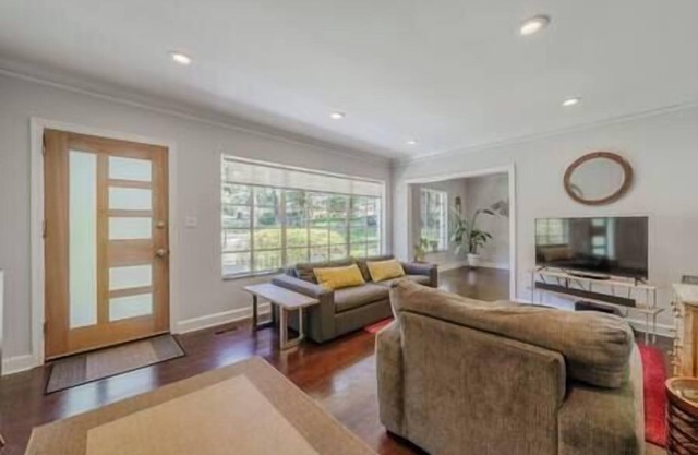 Mid-Century Ranch near Airport