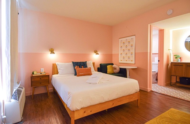 Mid-Century Themed Hotel Room in Fayetteville, AR - The Clementine on College #2
