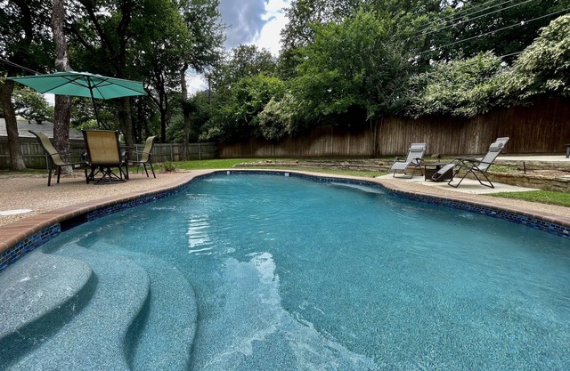 Mid-Cities Oasis: Pool, Hot Tub, and Pet-Friendly