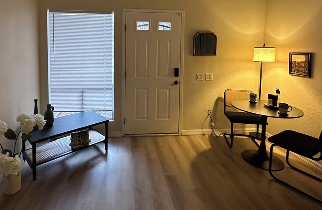 Mid Term Rental -Hidden Gem 2 bedroom, 2 bath in Central Phoenix