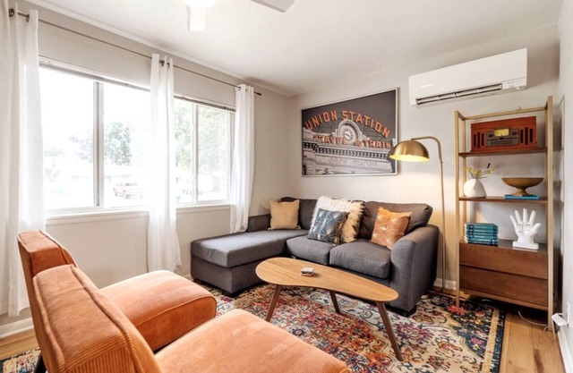 “MidCentury Revival” 1.5 miles to Canvas Stadium