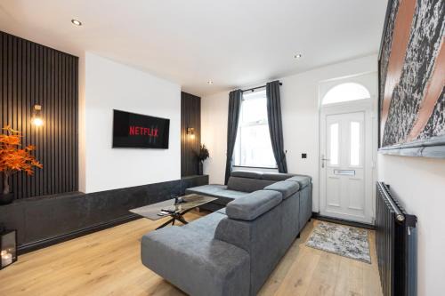 Midnight Manor-High Speed Wi-Fi-Cinema Room-Sleeps6