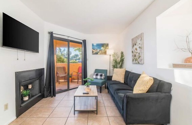 Midtown, 2BR Condo, Pool, Near University of Arizona, Tucson AZ 🌵