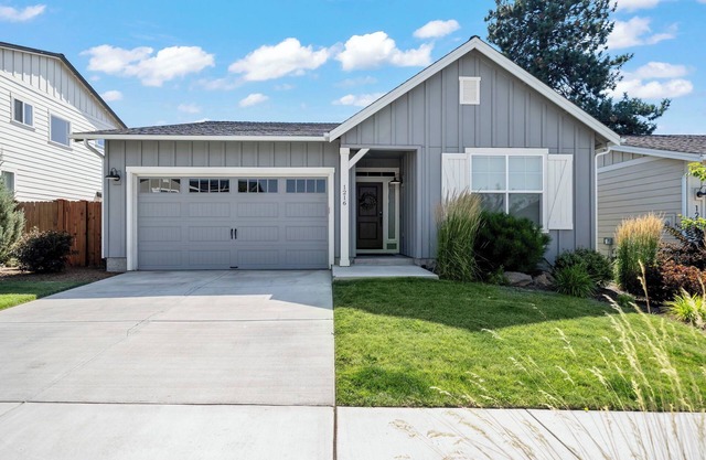 Midtown Farmhouse, a cozy 3 bedroom home