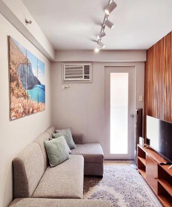 Mikaela's Crib- 1 Bedroom flat @ Arezzo Place Condominium