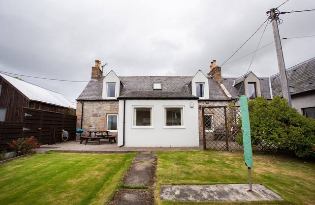 Mike’s Cottage | 3-Bed + Garden, Wi-Fi & Parking