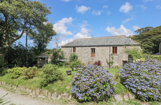 MILL, pet friendly, character holiday cottage in Porthleven